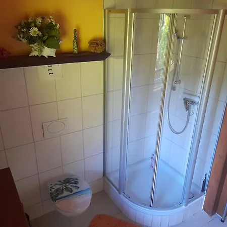 Gruene Oase Mit Terrasse Homestay Appel